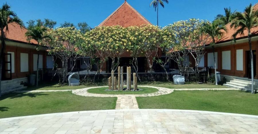 Nusa Dua: Museum Pasifika Admission Ticket with Audio Guide - Starting at reception with the audio guide