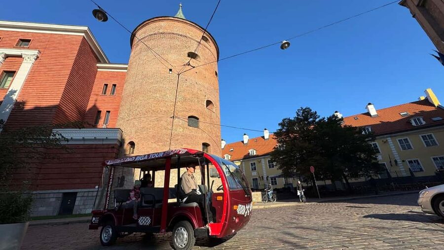 Old Riga Heated E-Bus Tour with Audio Guide & Mulled Wine - What the 30-minute timing means