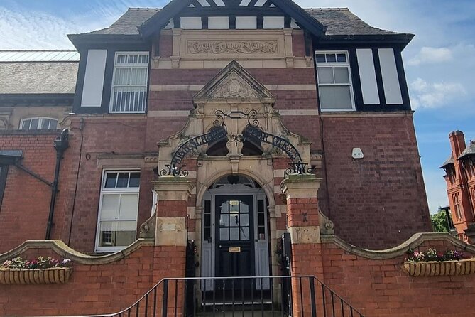 On the Origins of Charles Darwin: A Self-Guided Audio Tour of Shrewsbury - The Lion Inn Hotel and Darwin’s great voyage