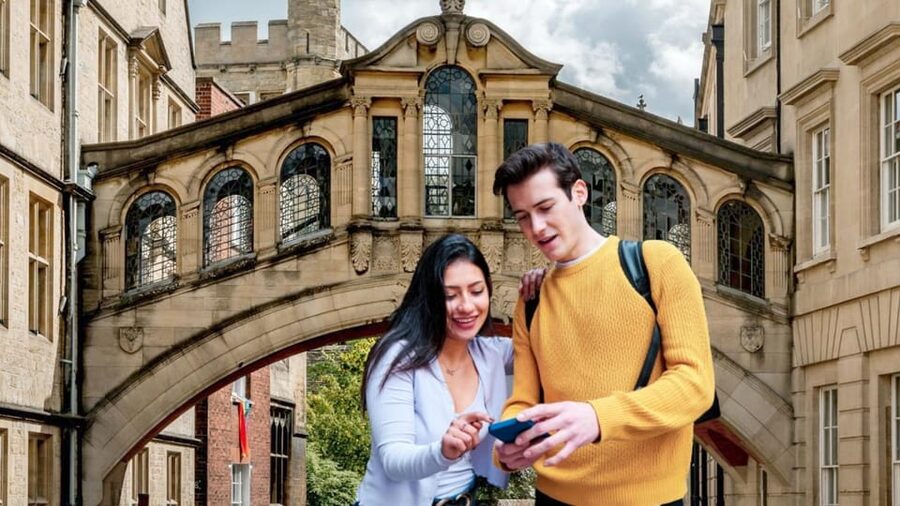 Oxford: City Tour & Exploration Game - Starting at Oxford Town Hall