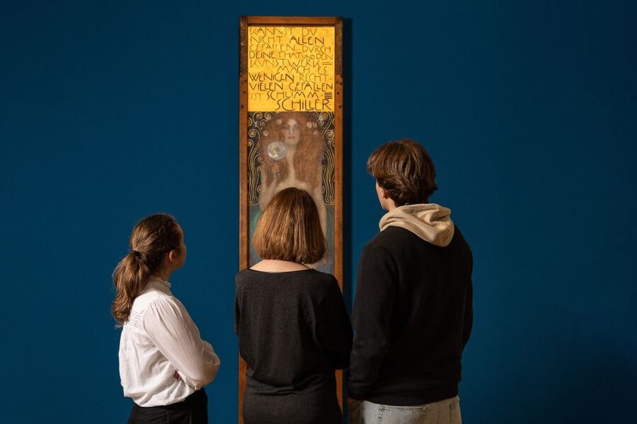 Palais Lobkowitz Audio Guide Tour - Using the English or German audio guide
