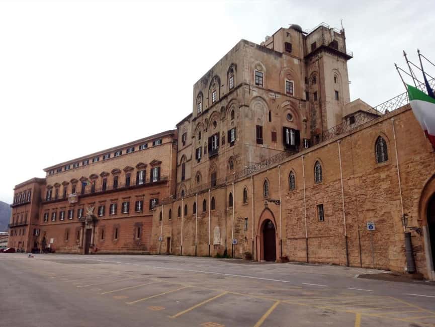 Palermo: Norman Palace Ticket & Audio App Downloadable - Entering at Piazza del Parlamento