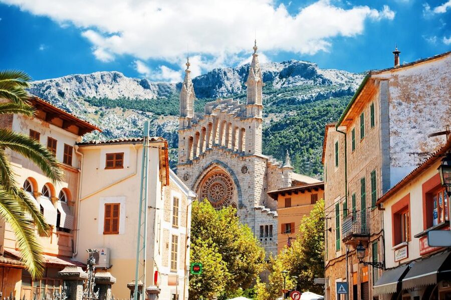 Palma de Mallorca: Self-Guided Audio Tour - Edifici Casasayas and Palma’s modern character