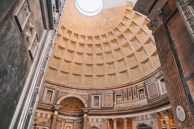 Pantheon Reserved Entry Ticket with Interactive App - Arriving at the Pantheon in Rome