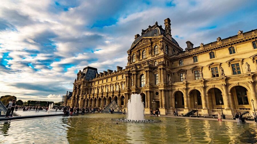 Paris Audioguide - TravelMate app for your smartphone - Written transcripts and offline listening
