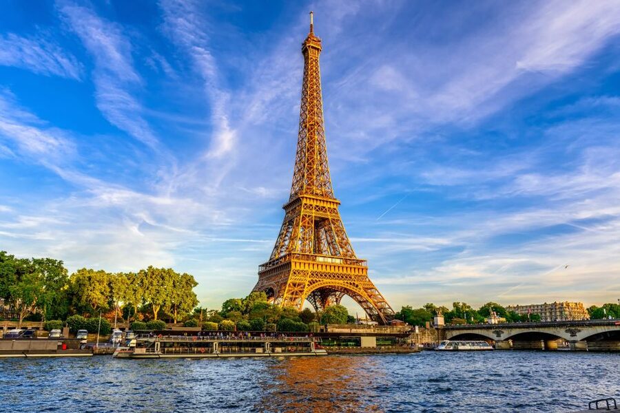 Paris City Center Self-Guided Walking Tour - Champs-Elysees and the Arc de Triomphe bring the big views