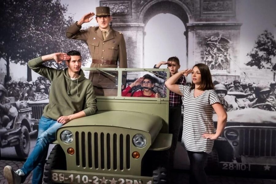 Paris: Grévin Wax Museum Entry Ticket with Audio Guide App - Using the separate digital audio guide