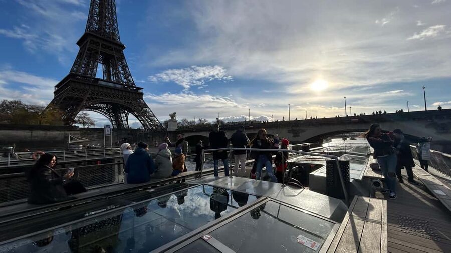 Paris: Illuminations River Cruise with Audio Commentary - Who should book this Seine cruise?