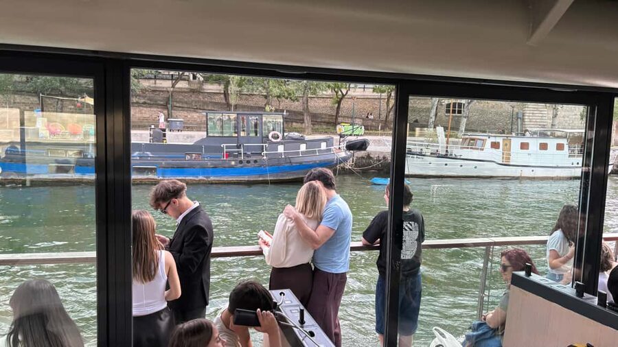 Paris: Illuminations River Cruise with Audio Commentary - Choosing the right departure time