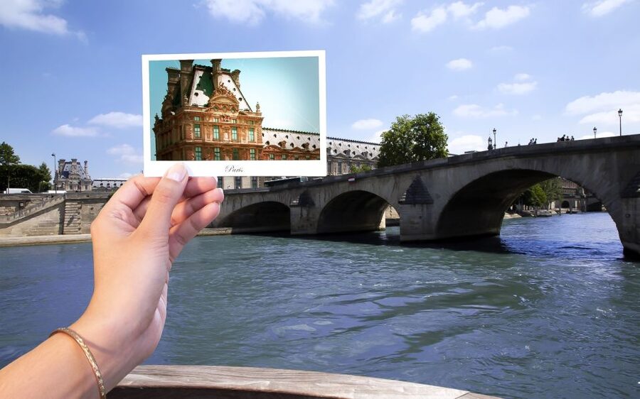 Paris: Illuminations River Cruise with Audio Commentary - Comfort, weather, and access