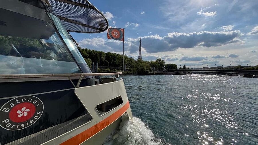 Paris: Illuminations River Cruise with Audio Commentary - Is $20 good value?