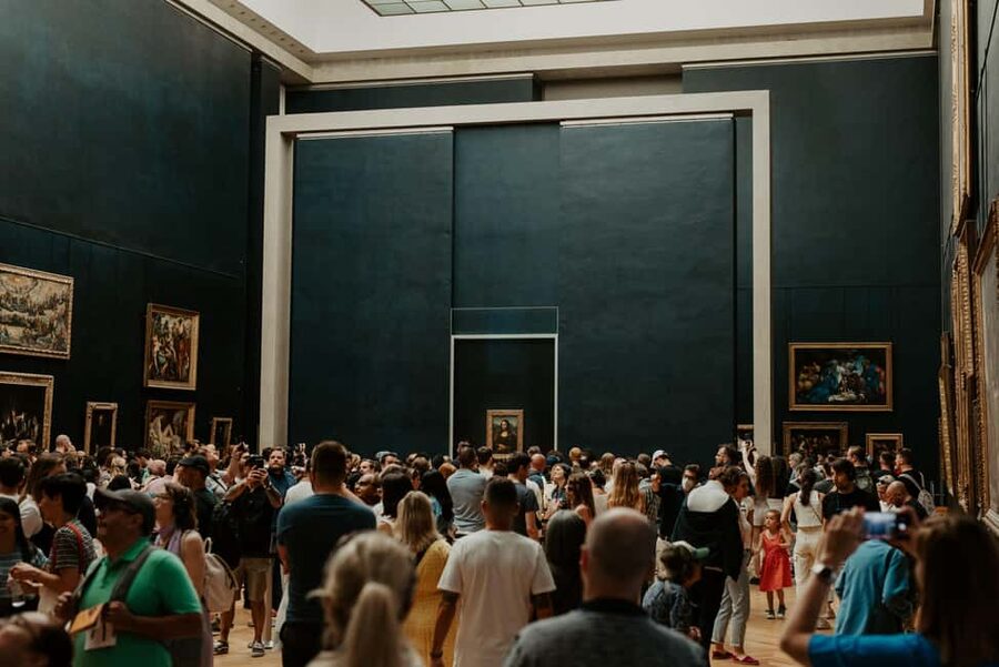 Paris: Louvre Museum Hosted Entry and Mona Lisa Audioguide - Meeting the host at 174 Rue de Rivoli