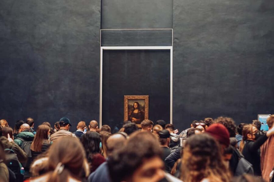 Paris: Louvre Museum Hosted Entry and Mona Lisa Audioguide - Seeing the Mona Lisa without losing the whole day