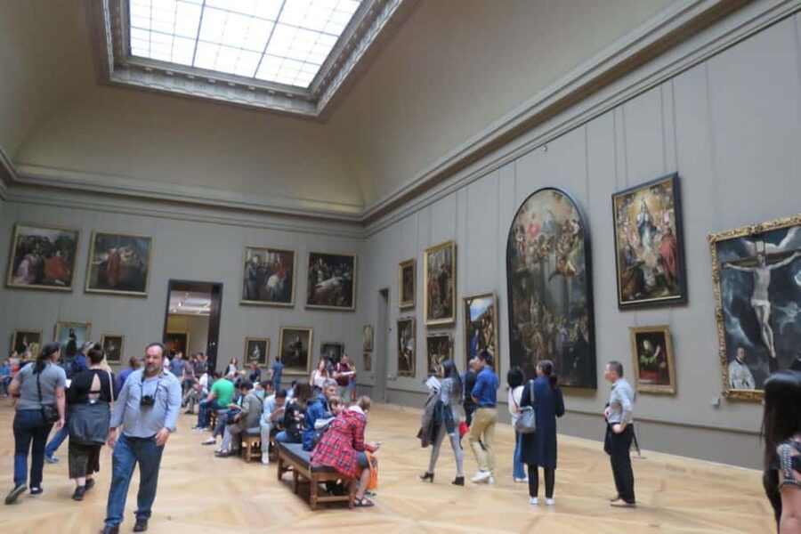 Paris: Louvre Museum Hosted Entry & Masterpieces Audio Guide - Seeing the Mona Lisa first
