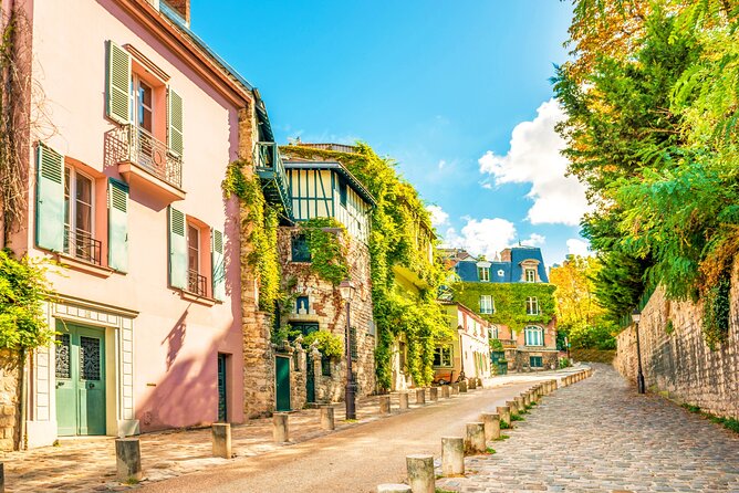 Paris (Montmartre) Scavenger Hunt and Sights Self-Guided Tour - Starting at the Moulin Rouge in Blanche