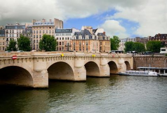 Paris Murder Mystery: Death on the Seine Quest and Tour - Key Points