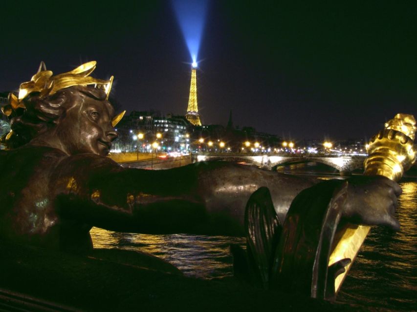 Paris: Panoramic Night Tour with Audio Guide and Host - What the advertised route covers