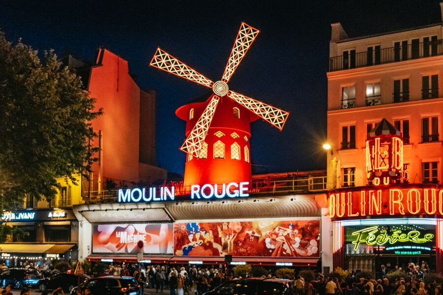 Paris: Tootbus Panoramic by Night Bus Tour with Audioguide - What the audio guide and app really add