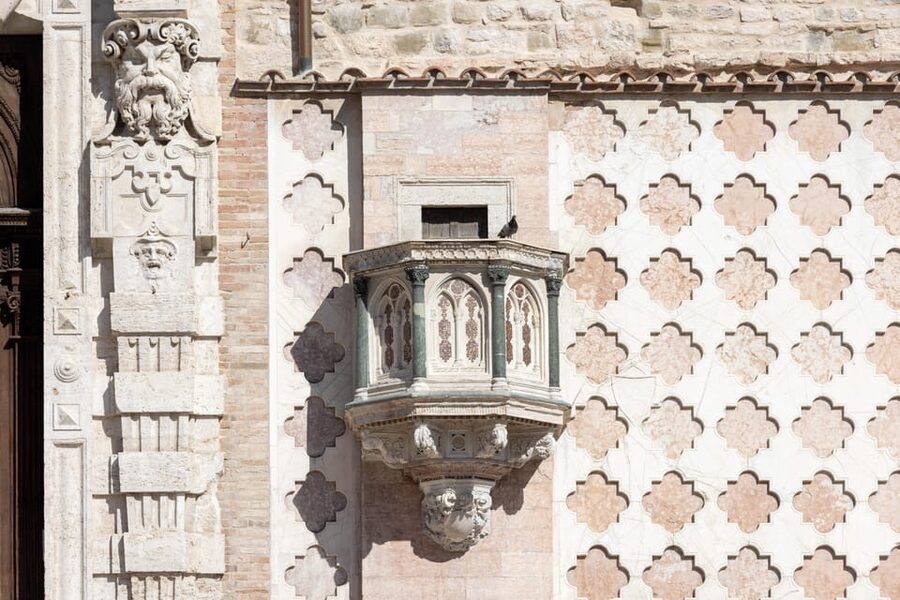 Perugia: San Lorenzo Cathedral Audioguide Tour - Entering San Lorenzo through Perugia’s cathedral cloister