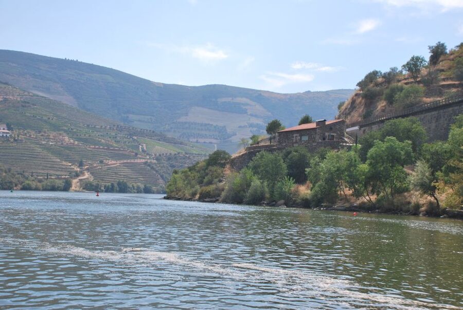 Pinhão: 2-Hour Rabelo Boat Tour with Audio Guide - Why the Pinhão to Tua route is worth your time