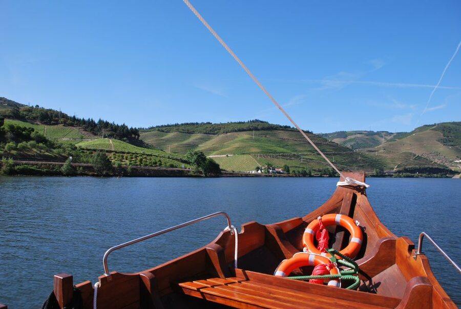 Pinhão: 2-Hour Rabelo Boat Tour with Audio Guide - Timing, weather, and what to bring