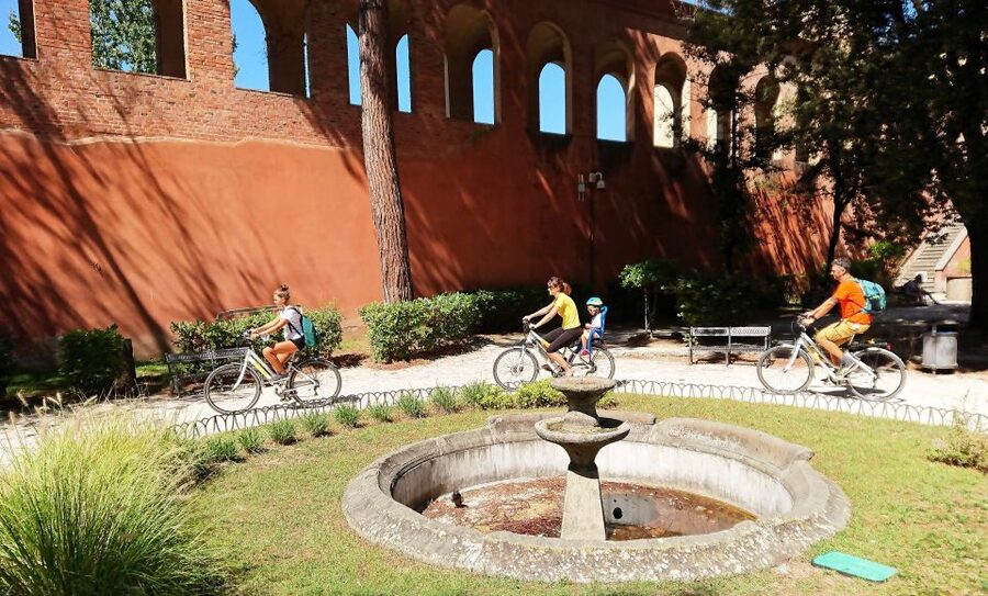 Pisa: Self-Guided Tour by E-Bike to the Tower - Reaching Miracle Square and the Leaning Tower