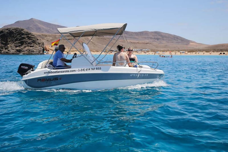 Playa Papagayo: Self-Drive Boat Rental - Taking the wheel from Puerto de Playa Blanca