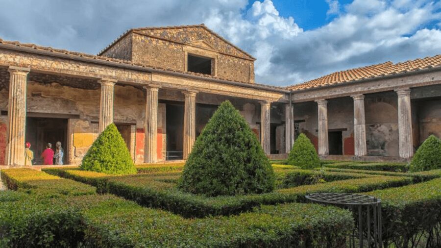 Pompeii Audioguide - TravelMate app for your smartphone - Roman homes, baths, and the texture of daily life