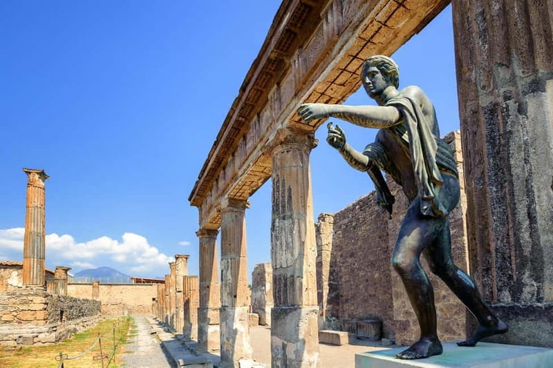 Pompeii: Pre-reserved ticket with audio guide - Walking through streets frozen by Mount Vesuvius
