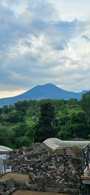 Pompeii, skip-the-line ticket with smartphone audio guide on App - Homes, businesses, fountains, and baths