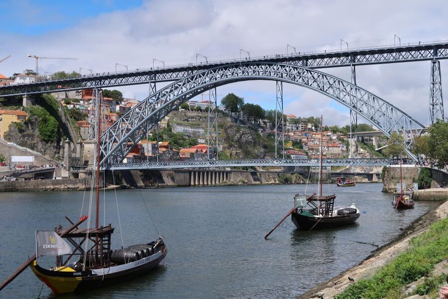 Porto: Self-Guided Bike and Boat Tour with Port Wine Tasting - Returning to Porto and the port cellar