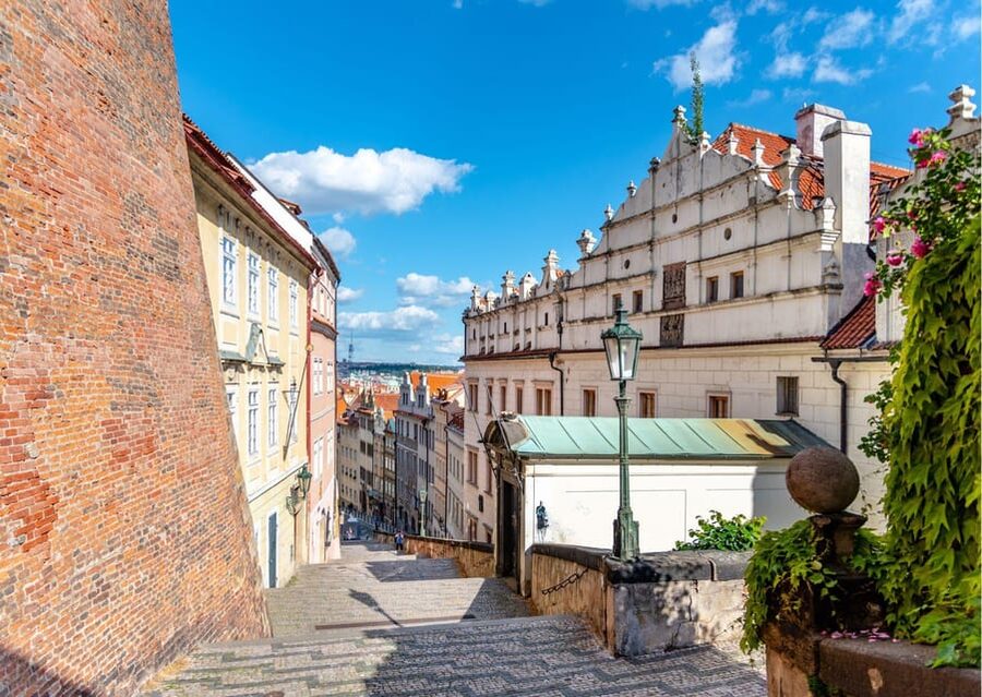 Prague: Castle Circuit Entry Tickets with Audio Guide - Golden Lane and its small colorful houses