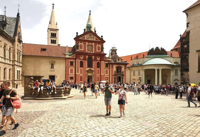 Prague Castle Ticket & Audioguide with Pick-up in GPG Office - How the mobile audio guide works