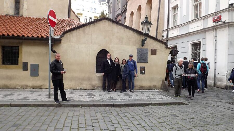 Prague Jewish Quarter Online Audio Guide - The Old Jewish Cemetery and its crowded layers