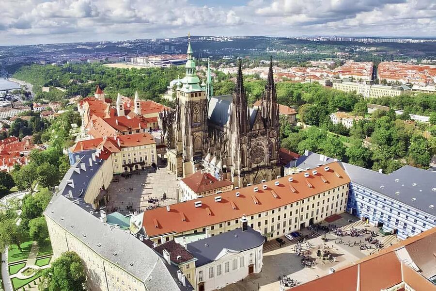 Prague: Prague Castle Skip-the-Line Ticket with Audioguide - Getting your ticket and finding your way in