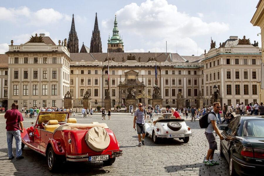 Prague: Skip-the-line Castle Ticket and Optional AudioGuide - The best way to plan your two days