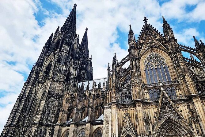 Private audio book city rally around Cologne Cathedral and the Old Town - Fish Market and Heumarkt add variety