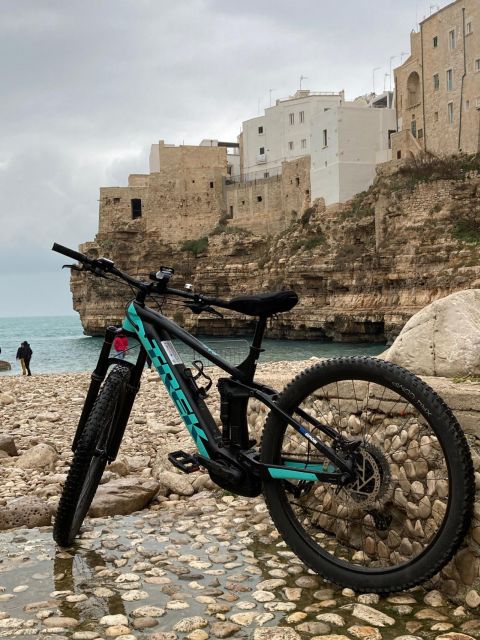Puglia: rent e-bike. Self guided tours - Starting in Alberobello and heading toward Locorotondo
