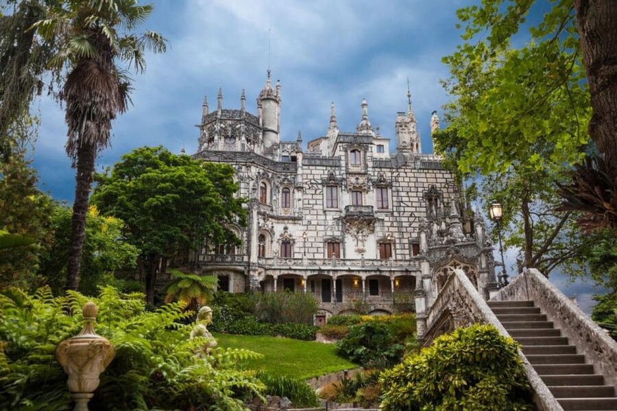 Quinta da Regaleira Skip-the-Ticket-Line Entry & Audioguide - How the smartphone audio guide works