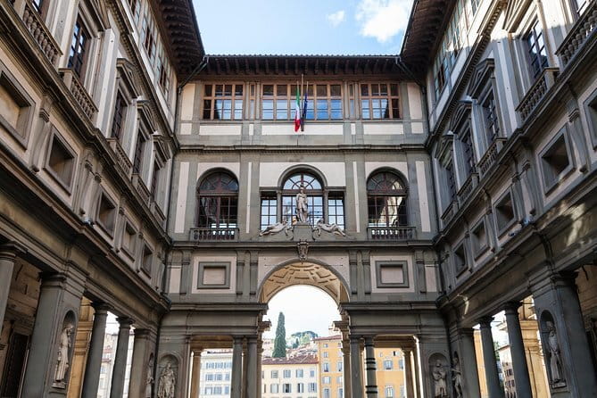 Renaissance & Medieval Florence Guided Walking Tour plus mobile App - San Lorenzo and the quiet Brunelleschi cloister