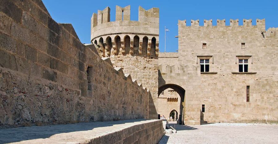 Rhodes: Palace of Grand Master Ticket & Rhodes SG audio tour - Arriving through Rhodes Old Town
