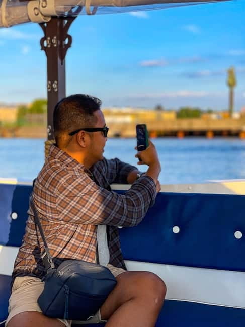 Riga: Canal Boat Sightseeing Tour With Audio guide - Vanšu Bridge, Kipsala, and old wooden houses