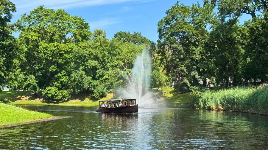 Riga: Canal Boat Tour with Drink & Old Town Audio Tour - What this Riga boat ride is really like