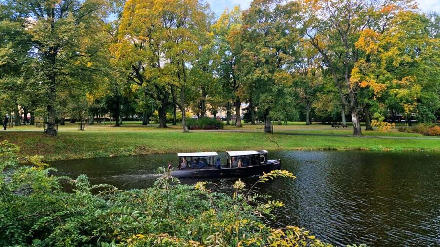 Riga: Canal Boat Tour with Drink & Old Town Audio Tour - Freedom Monument and the National Opera
