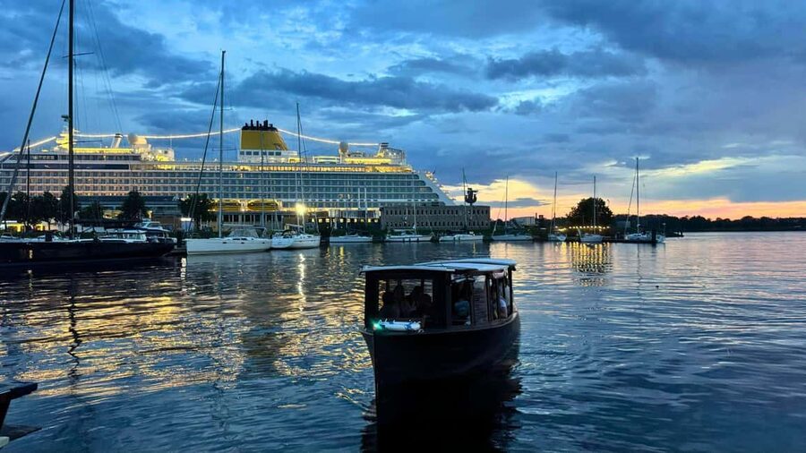 Riga: Canal Boat Tour with Drink & Old Town Audio Tour - Railway Bridge and Stone Bridge