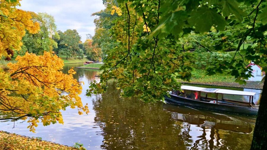 Riga: Canal Boat Tour with Drink & Old Town Audio Tour - From Andrejosta to Kronvalda Park
