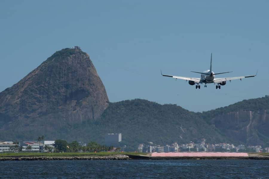 Rio: Guanabara Bay Boat Tour - The return past Urca and Flamengo Beach