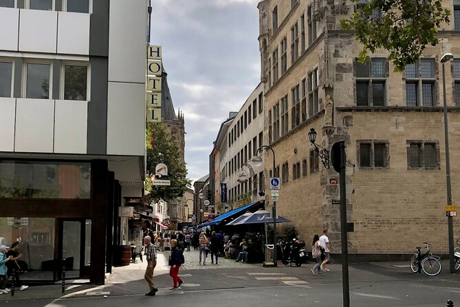 Roman Cologne: A Self-Guided Audio Tour - Schmitz Säule and the strange moon-landing connection