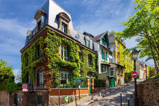 Romantic Montmartre: Paris Lost Lovers Exploration Game and Tour - Montmartre at your own speed