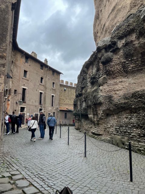 Rome: Castel Sant’Angelo Entry Ticket with Audio guide - Papal corridors and the castle’s defensive role